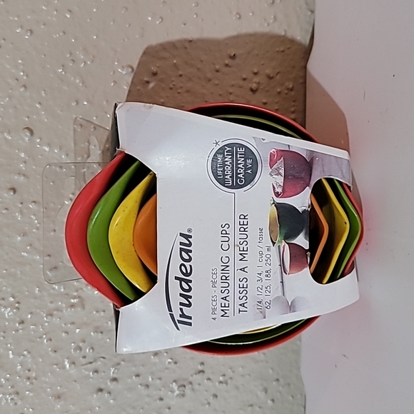 Trudeau measuring cups - Picture 1 of 3